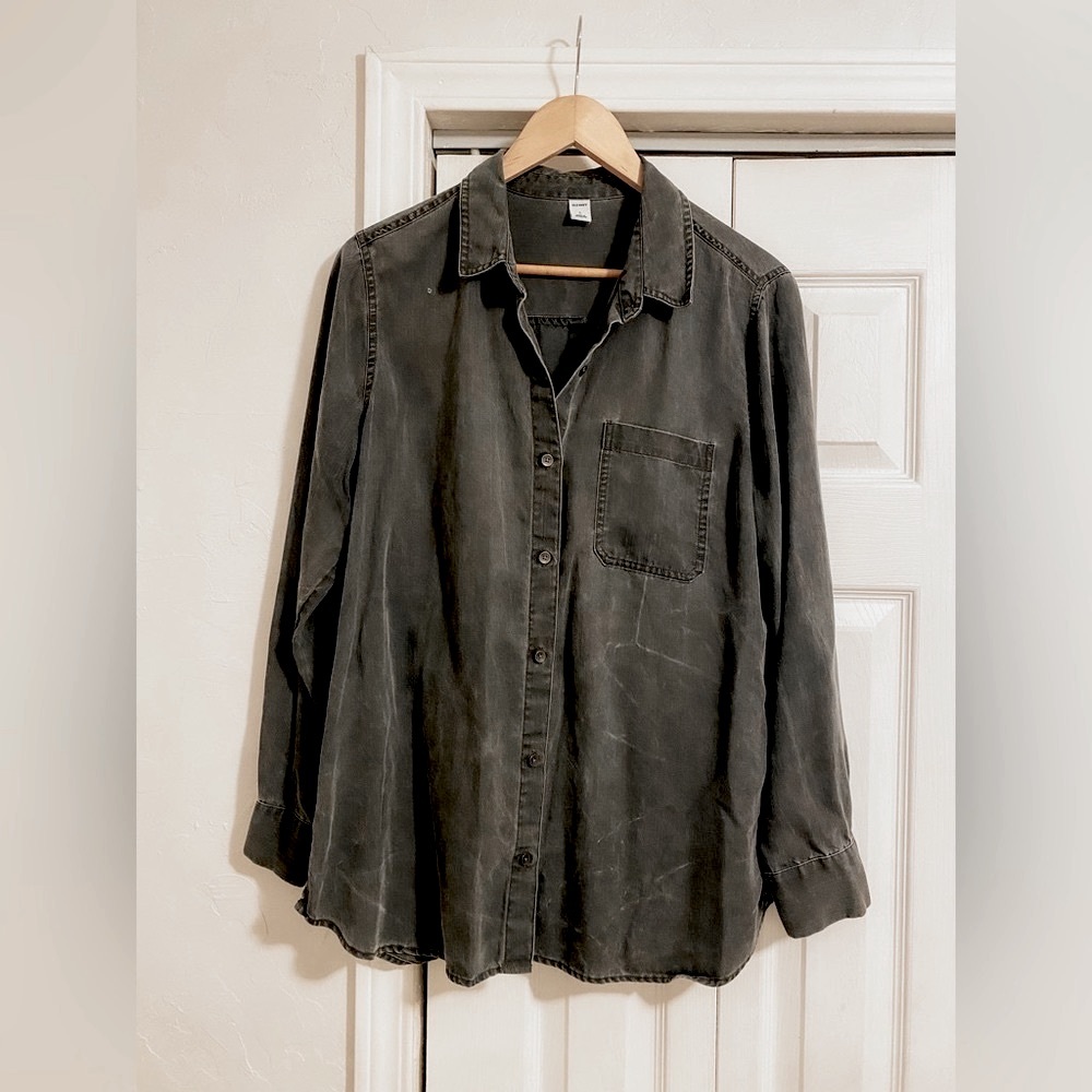 Old Navy vintage distressed relax fit button down long sleeve shirt